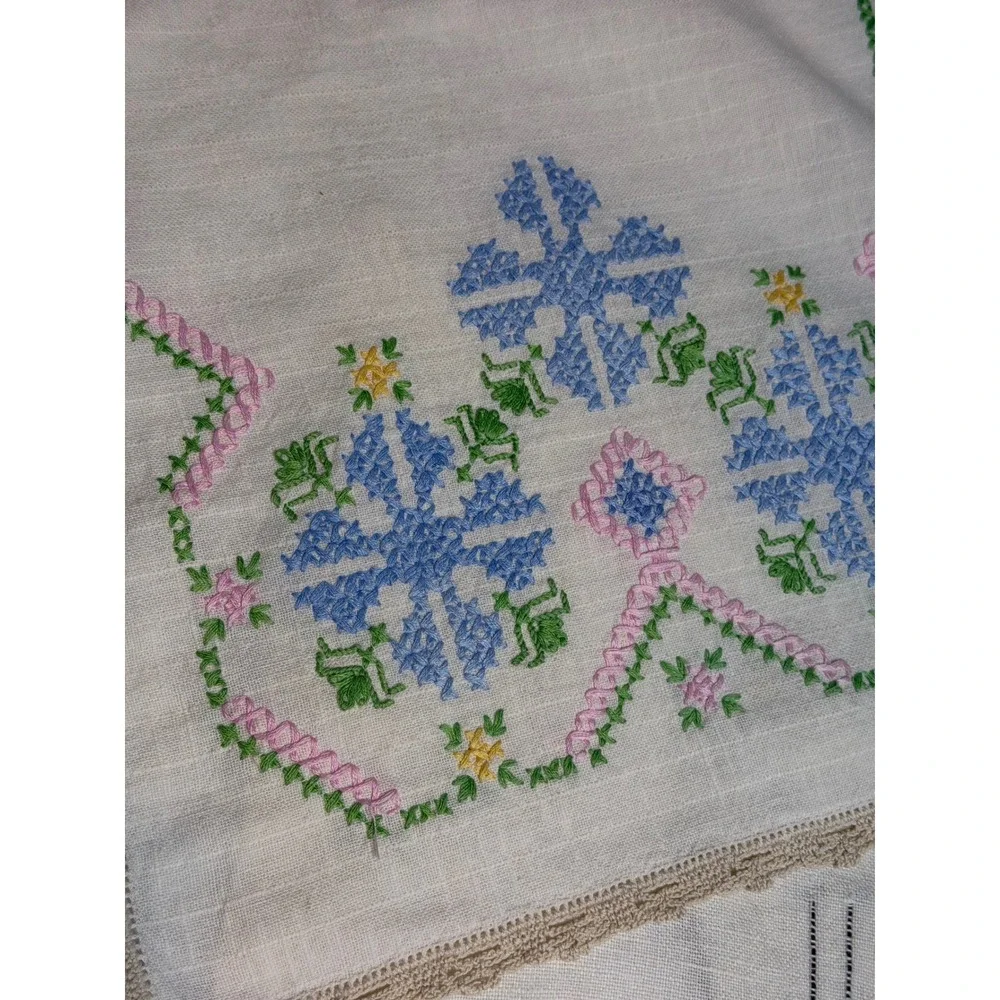 Vintage‎ Hand Embroidered Linen Set Floral Cross Stitch Crochet Lace 3 Piece Lot